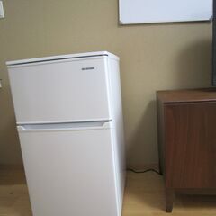 【お値段交渉可】2023年製　アイリスオーヤマ製　きれいで小さな冷蔵庫　引き取り現金払限定　の画像