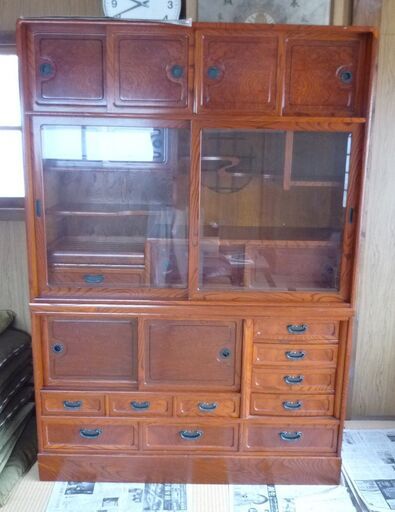 アンティークな茶箪笥