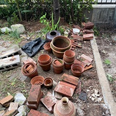 置物、レンガ、陶器など　差し上げますの画像