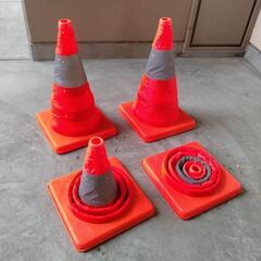 【お取り引き中】三角コーン 【中古品】 折りたたみカラーコーン 40cm　4本セット　ミニコーン　カラーコーン　
の画像