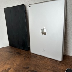 【ケース付き】 iPad 第9世代　64GBの画像