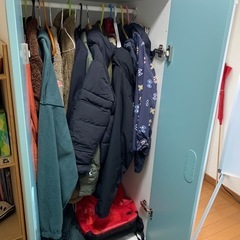 イケアのクローゼット＋棚（四段）の画像
