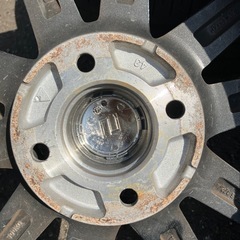 中古タイヤ　ひび割れ有り　ホイール付きの画像