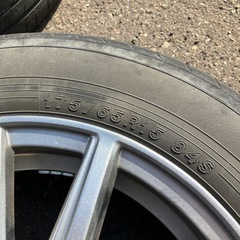 中古タイヤ　ひび割れ有り　ホイール付きの画像