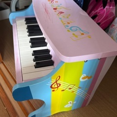 子供のピアノの画像