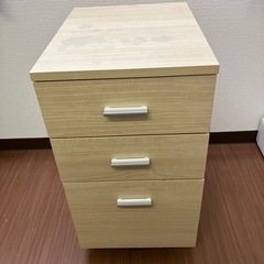 キャビネット　こま付き