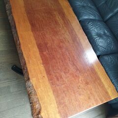 とてつもなく重たい一枚板の座卓