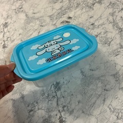 タッパ　シナモンロール　水色　お弁当箱　可愛い