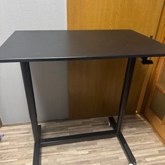 PCデスク（昇降デスク）の画像