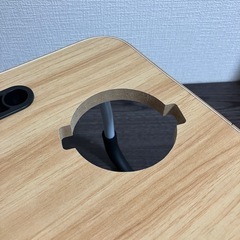 タブレット立て付き折りたたみテーブルの画像