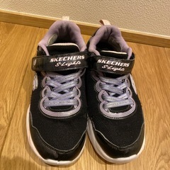 スケッチャーズ　スニーカー