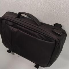 【新古品】ショルダー、手持兼用バッグ　黒色　USB充電ポート付の画像