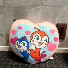 アニメクッションまとめ売りの画像