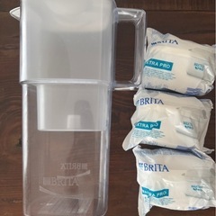 ブリタ　ポット型浄水器とカードリッジ