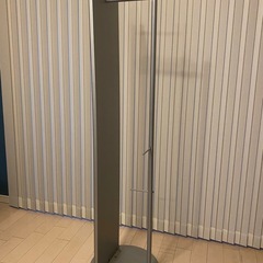 ハンガーラック付き姿見の画像