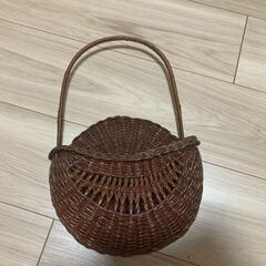 [配送可能] 籐のかご（壁かけ）の画像