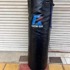 引き取り限定　④サンドバッグ　吊り下げ金具付　