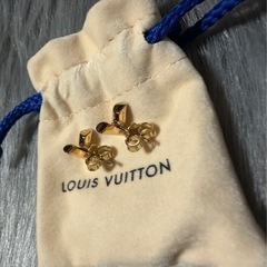 【新品未使用】 ルイヴィトン ピアス エセンシャルVの画像