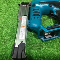 マキタ PT350DZ 充電式タッカ 本体のみ【市川行徳店】【店頭取引限定】【中古】管理番号：IT029MDN1ZKBの画像
