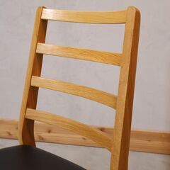 IDC OTSUKA(大塚家具)のロングセラーシリーズ"シネマ"の ダイニングチェアー2脚セットです。天然木の手触りとベーシックなデザインと明るい色合いが魅力の木製椅子です♪ の画像