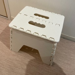 折りたたみ踏み台 白