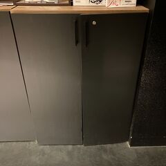 【閉館ホテル特売】鍵付きキャビネット（A4対応・扉ブラック）最大...