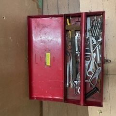 工具と工具箱　錆やキズありの画像