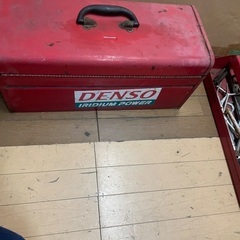 工具と工具箱　錆やキズありの画像
