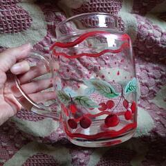 新品未使用 さくらんぼ柄ガラスピッチャー 花瓶にも