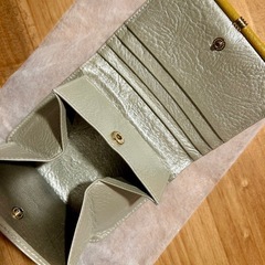日本製の本革のお財布　二つ折り　豚革の画像