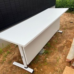 折りたたみデスクの画像