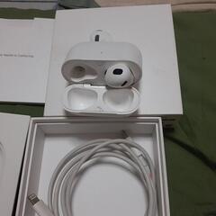 (Apple 製品)AirPods３世代左片耳イヤホンと付属品の画像