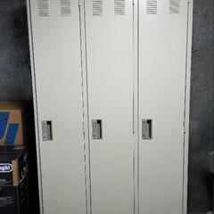 美品☆NAIKI 3連スチールロッカー　鍵付き