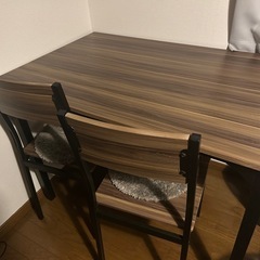 ✴︎ダイニングテーブル　イス二脚付き
の画像