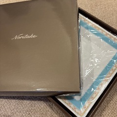 【新品・未使用】定価3,800円ほど　ノリタケ　23cm スクエアプレートの画像