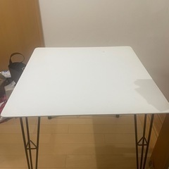 テーブル