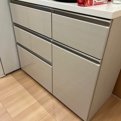 キッチンカウンター　カップボード