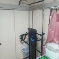 ぶら下がり健康器　懸垂マシーン　腹筋マシーン