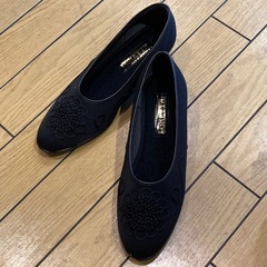 やわらかいパンプス　黒　未使用品 24、5cmの画像