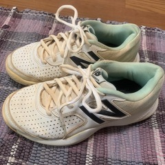 ニューバランス　サイズ23.5