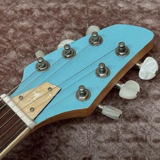VINTAGE エレキギター ミントブルー系 弾きやすいギターです♪ VINTAGE エレキギター ミントブルー系 弾きやすいギターです◇取りに来