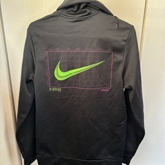 ナイキパーカーの画像