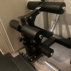自立型レッグエクステンション/レッグカールアタッチメント！既存のベンチに可動、分離できる後付けのアタッチメントの画像