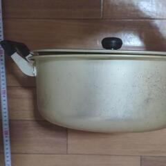 大きい鍋の画像
