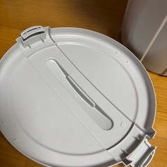 エコペール ゴミ箱 45リットル 蓋付きの画像