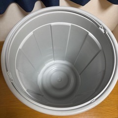 エコペール ゴミ箱 45リットル 蓋付きの画像