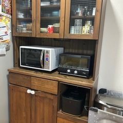 木製の食器棚