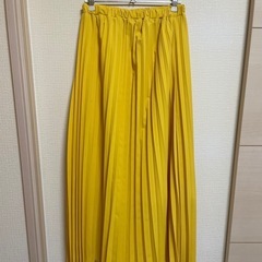 プリーツロングスカート 明るいイエロー Mサイズの画像