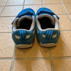 300円。子ども靴asics 16.5cmの画像