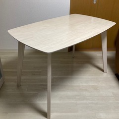 【交渉中】木製ダイニングテーブル